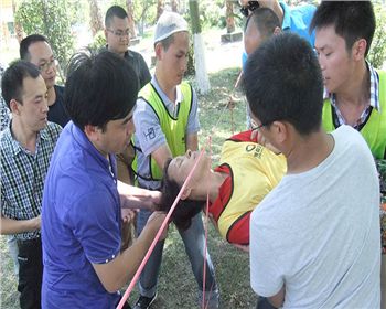 執(zhí)燊團(tuán)隊(duì)拓展訓(xùn)練